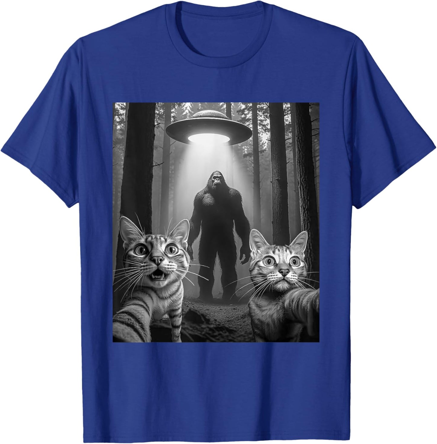 Funny Surprised Cat Selfie With Bigfoot Sasquatch Alien UFO T-Shirt - T-Shirt | Royal