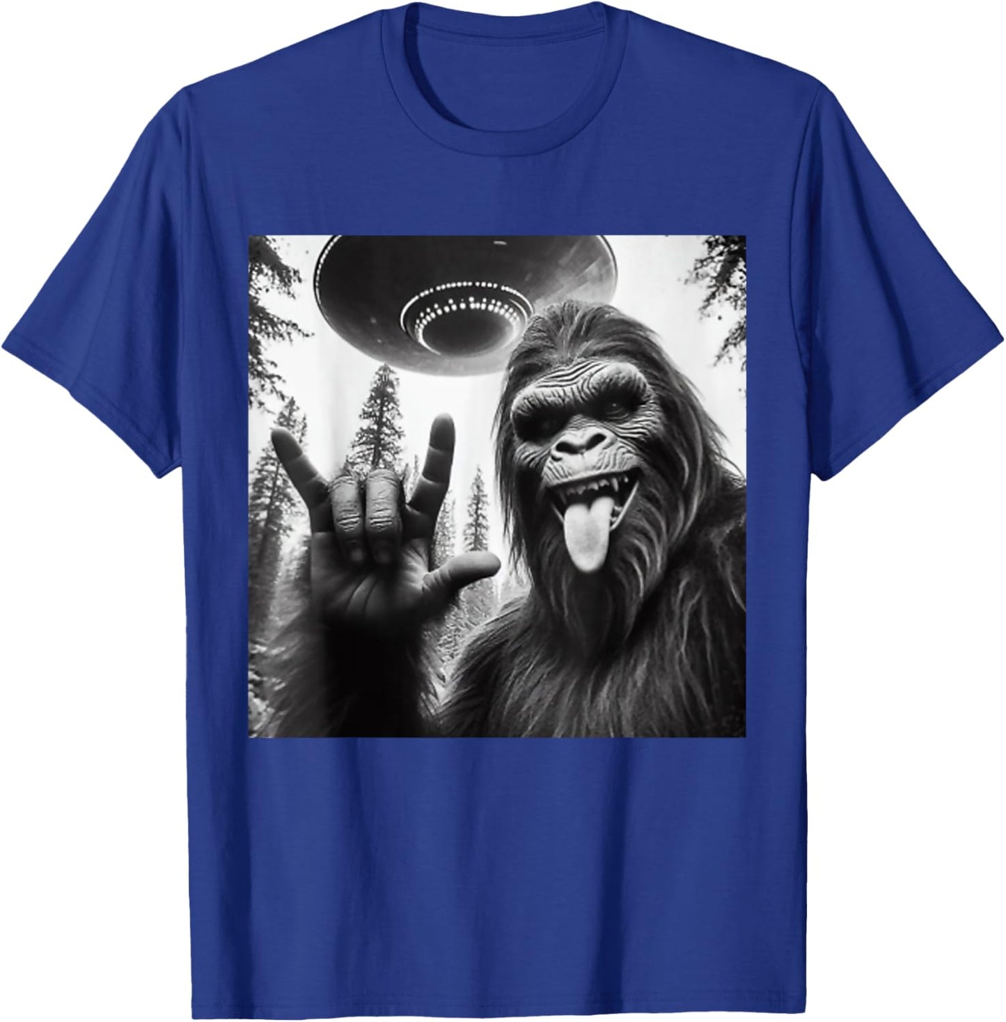Funny Sasquatch Bigfoot Rock On Selfie With UFO Alien T-Shirt - T-Shirt | Royal