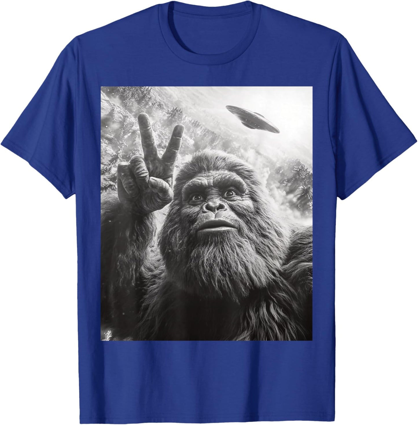 Funny Bigfoot Selfie Sasquatch UFO T-Shirt - T-Shirt | Royal
