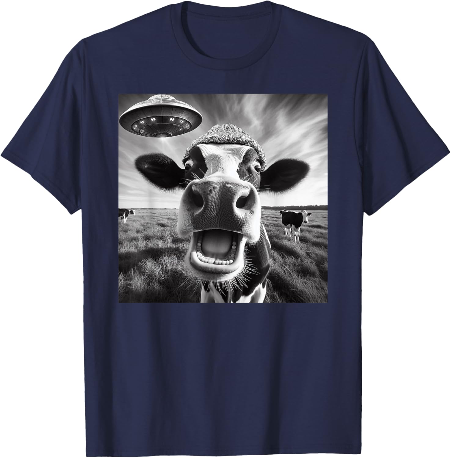 Alien Cow Selfie - UFO Encounter Funny Cattle Farm Meme T-Shirt - T-Shirt | Navy