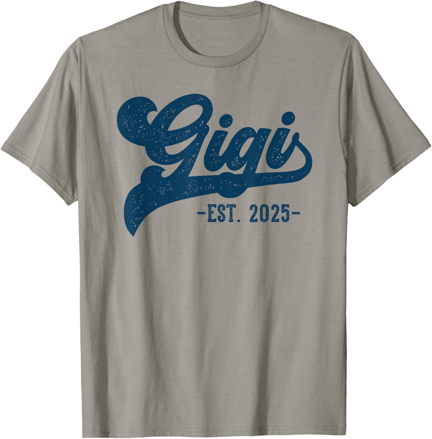 Gigi Est 2025 Gigi To Be Gifts New Gigi 2025 Pregnancy T-Shirt - T-Shirt | Sand