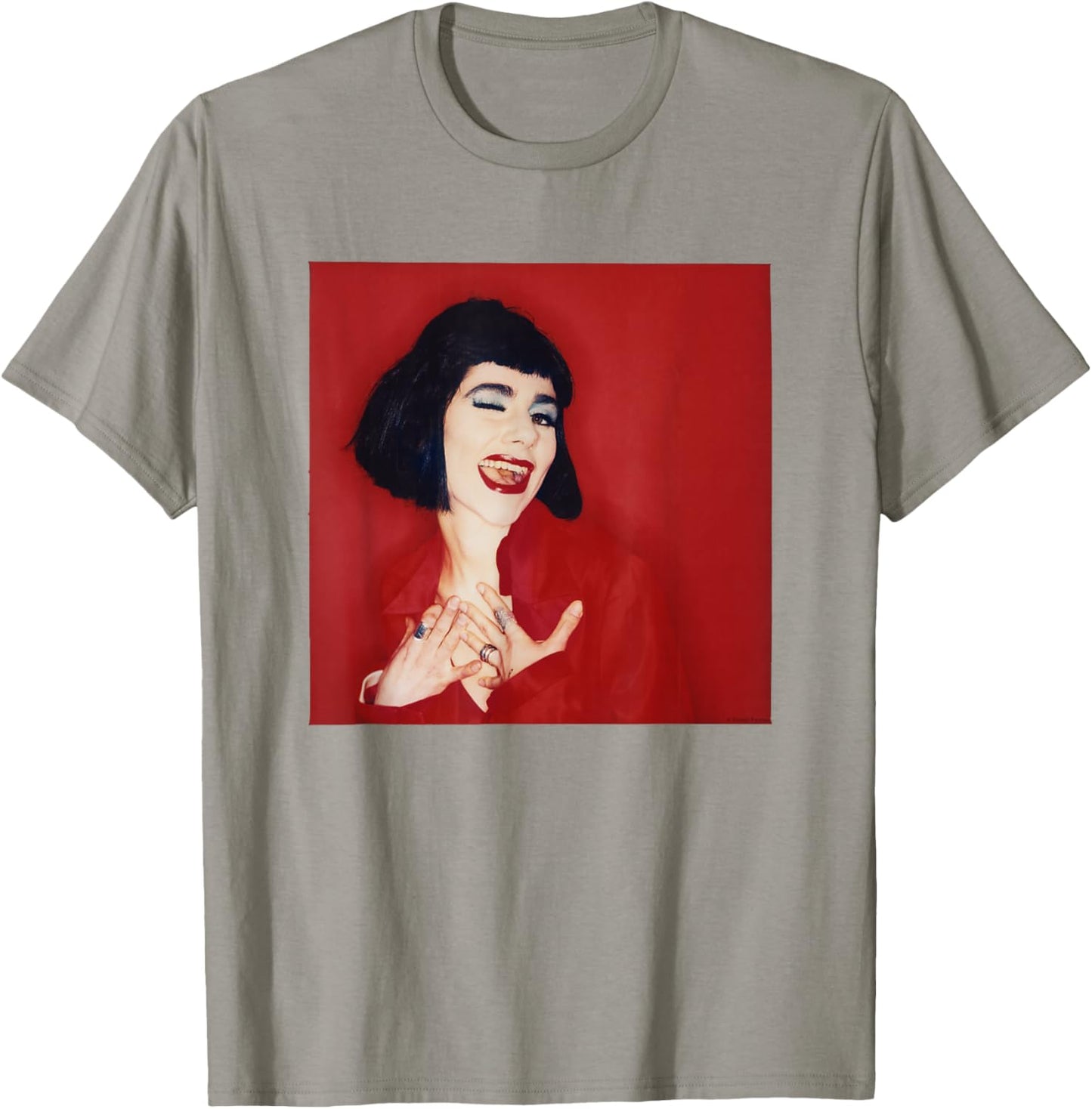 PJ Harvey Red Photo Shoot 1995 By Simon Fowler T-Shirt - T-Shirt | Sand
