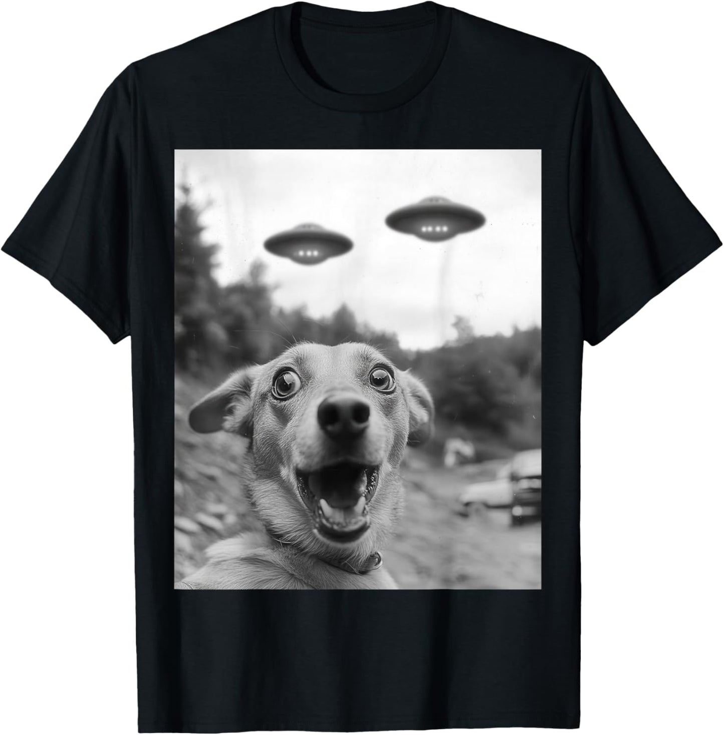Funny dog Selfie with UFOs Weird dog T-Shirt - T-Shirt | Black